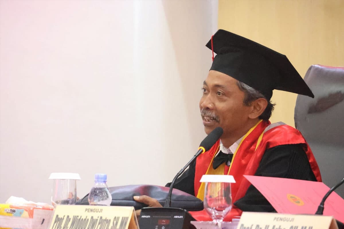 Dikukuhkan Jadi Guru Besar Unram, Prof Widodo Bicara Revolusi Senyap dari Hukum ke Algoritma
