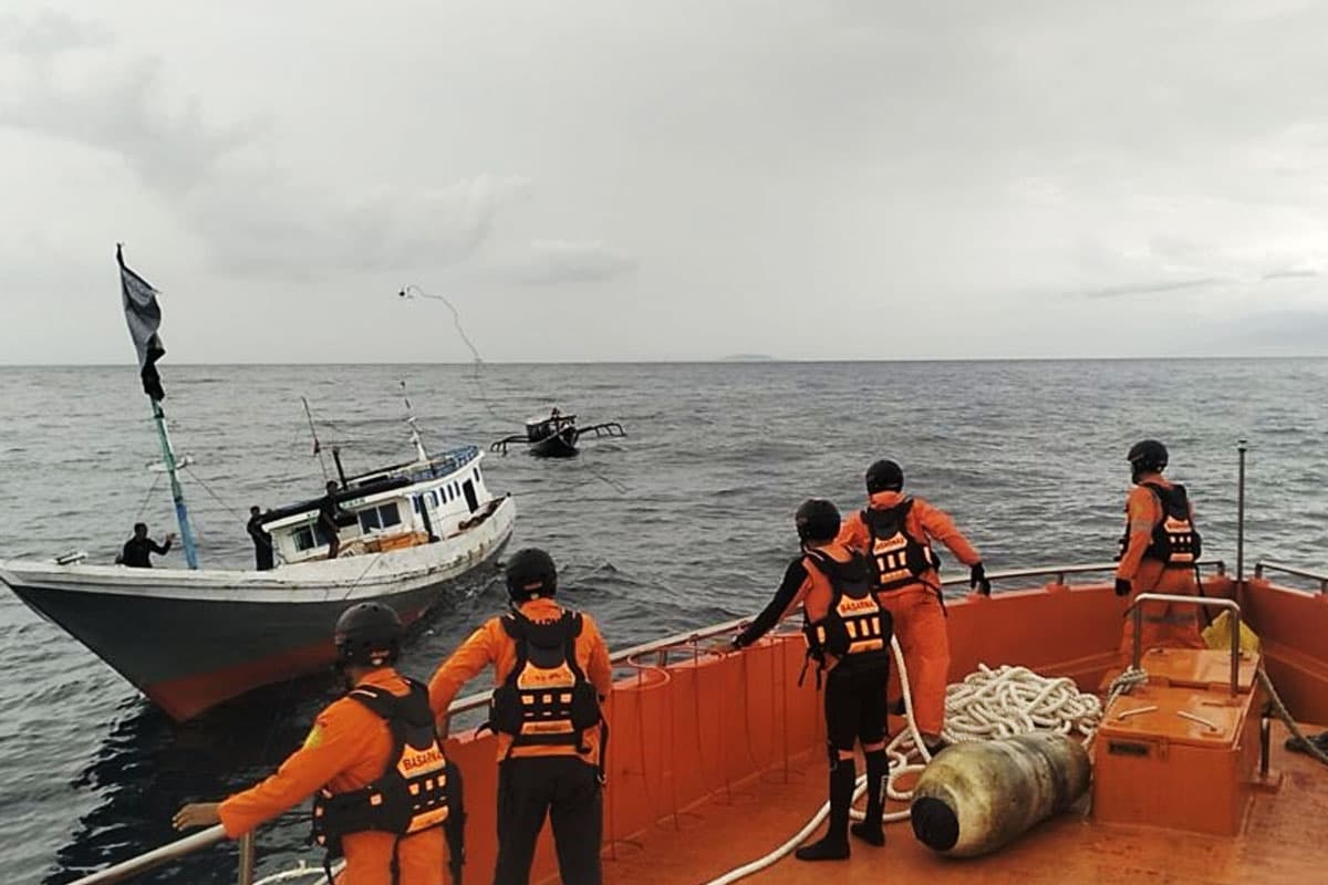 5 ABK KM Nurazizah Berhasil Diselamatkan SAR Mataram di Perairan Gili Trawangan
