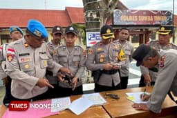 Gelar Pemeriksaan, Wakapolres Sumba Timur Pastikan Penggunaan Senpi Sesuai Prosedur